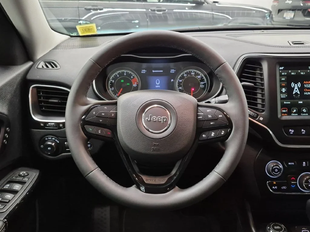 Used 2023 Gray Jeep Altitude image 13