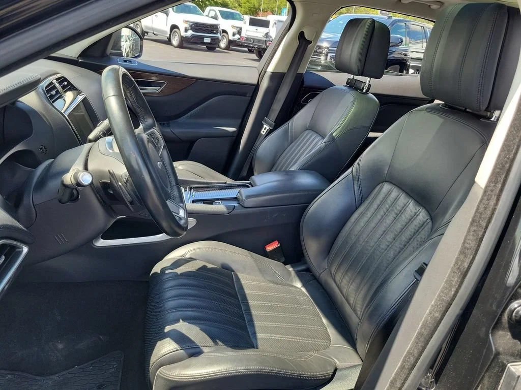 Used 2019 Black Jaguar 30t Portfolio image 20