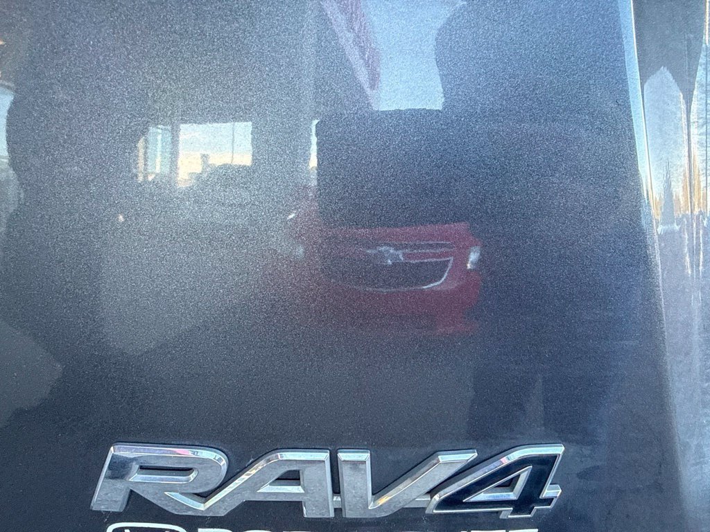Used 2018 Magnetic Gray Metallic Toyota XLE image 5