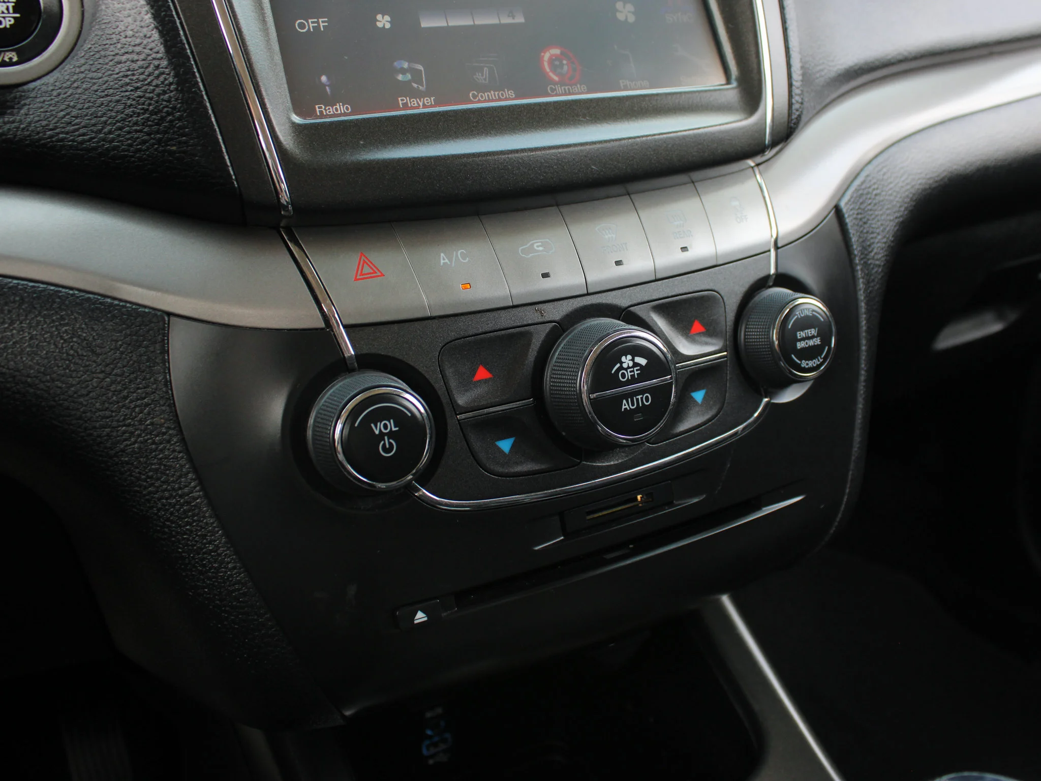 Used 2017 Grey Dodge Crossroad * No Accidents | Heated Seats | V6 | Remote Start | Alpine image 23