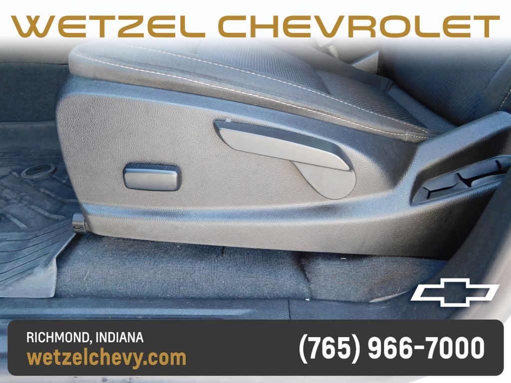 Used 2022 White Chevrolet LT image 17