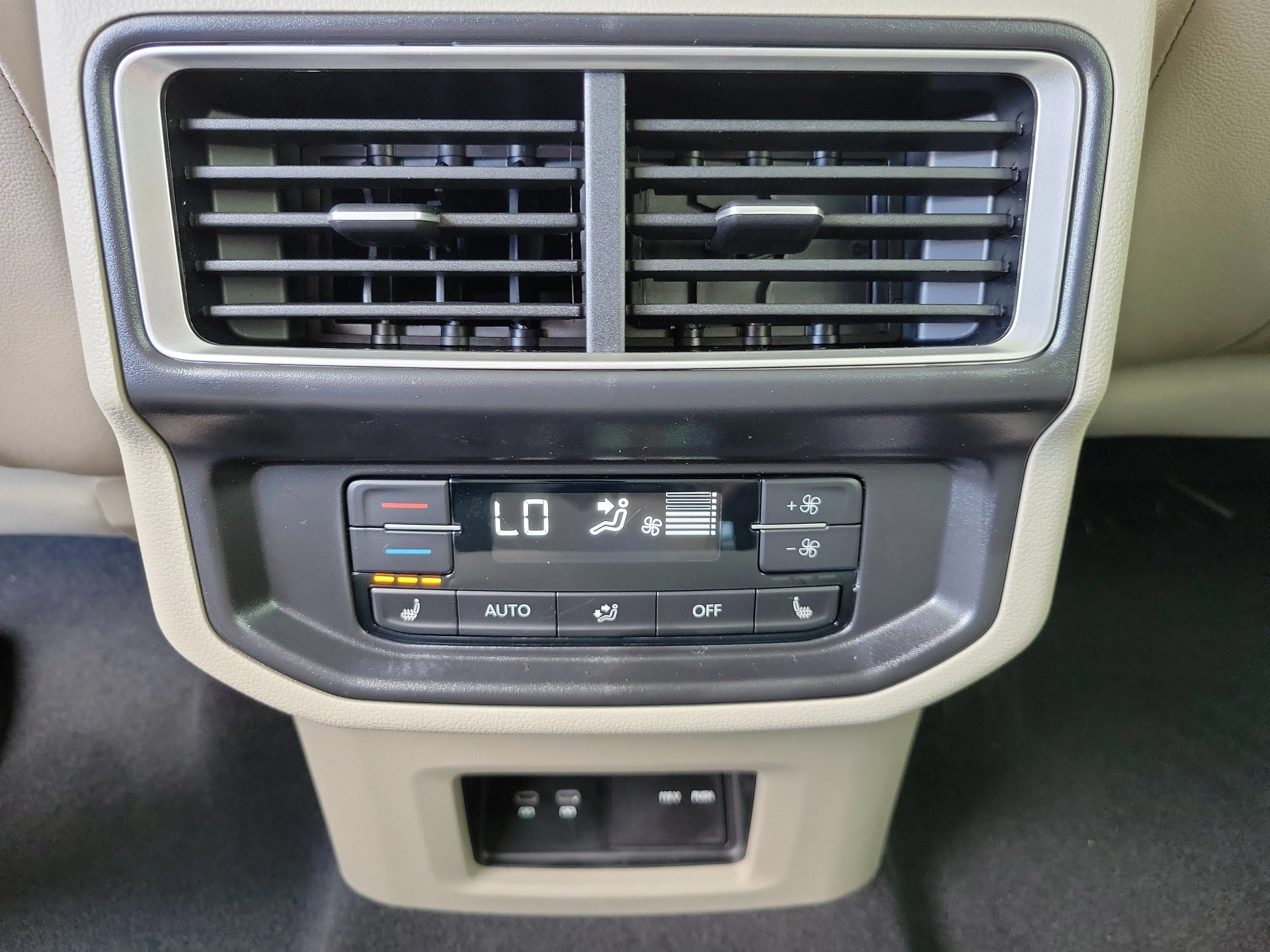 2026 Volkswagen Atlas SEL Premium R-Line - Photo 17