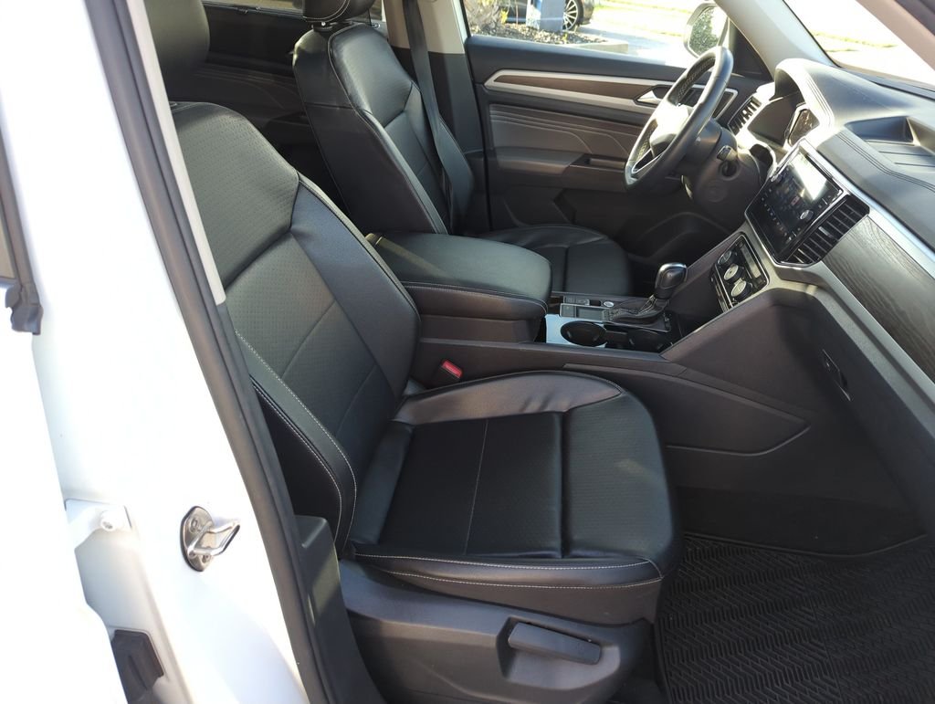 Certified Used 2022  Volkswagen 3.6L V6 SE w/Technology image 38