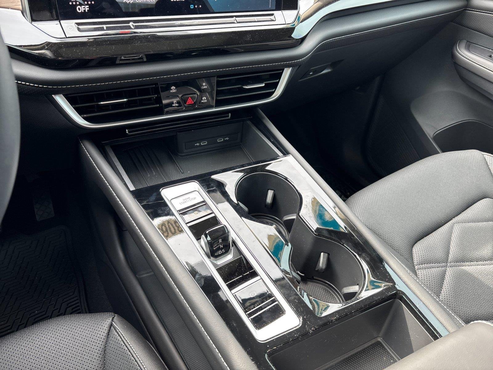 2025 Volkswagen Atlas SE w/Tech - Photo 26