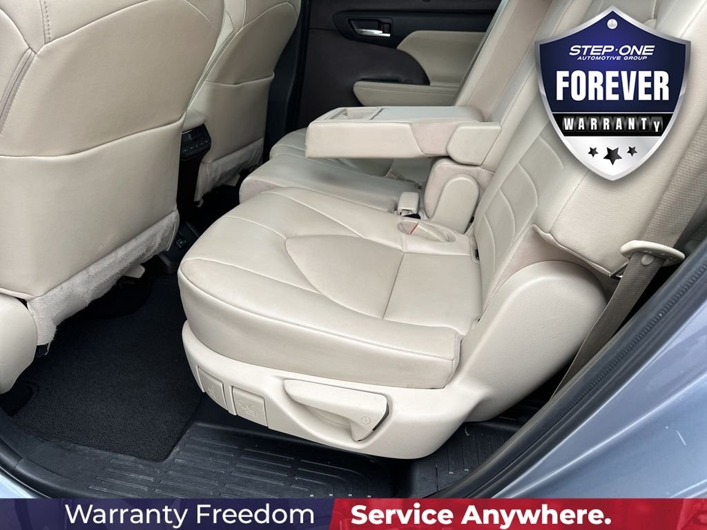 Used 2022  Toyota XLE image 31