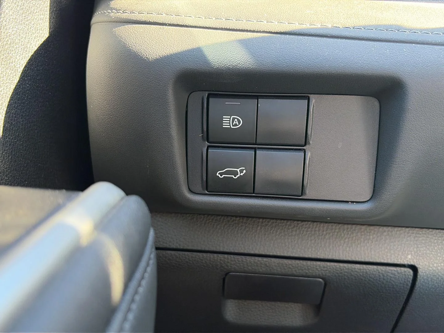 Used 2021 Midnight Black Metallic Toyota XLE image 10