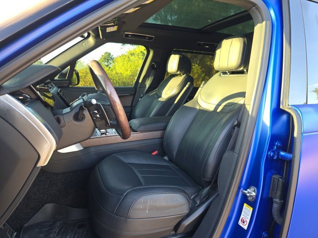 Used 2025 Velocity Blue SV Bespoke Ultra Metallic Satin Land Rover SE image 16