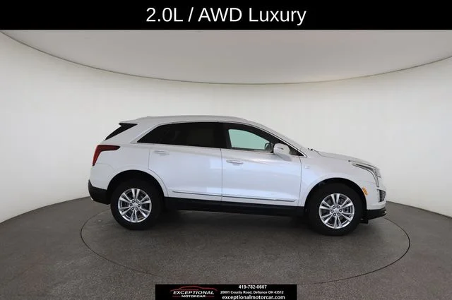 Used 2022 White Cadillac Luxury image 23