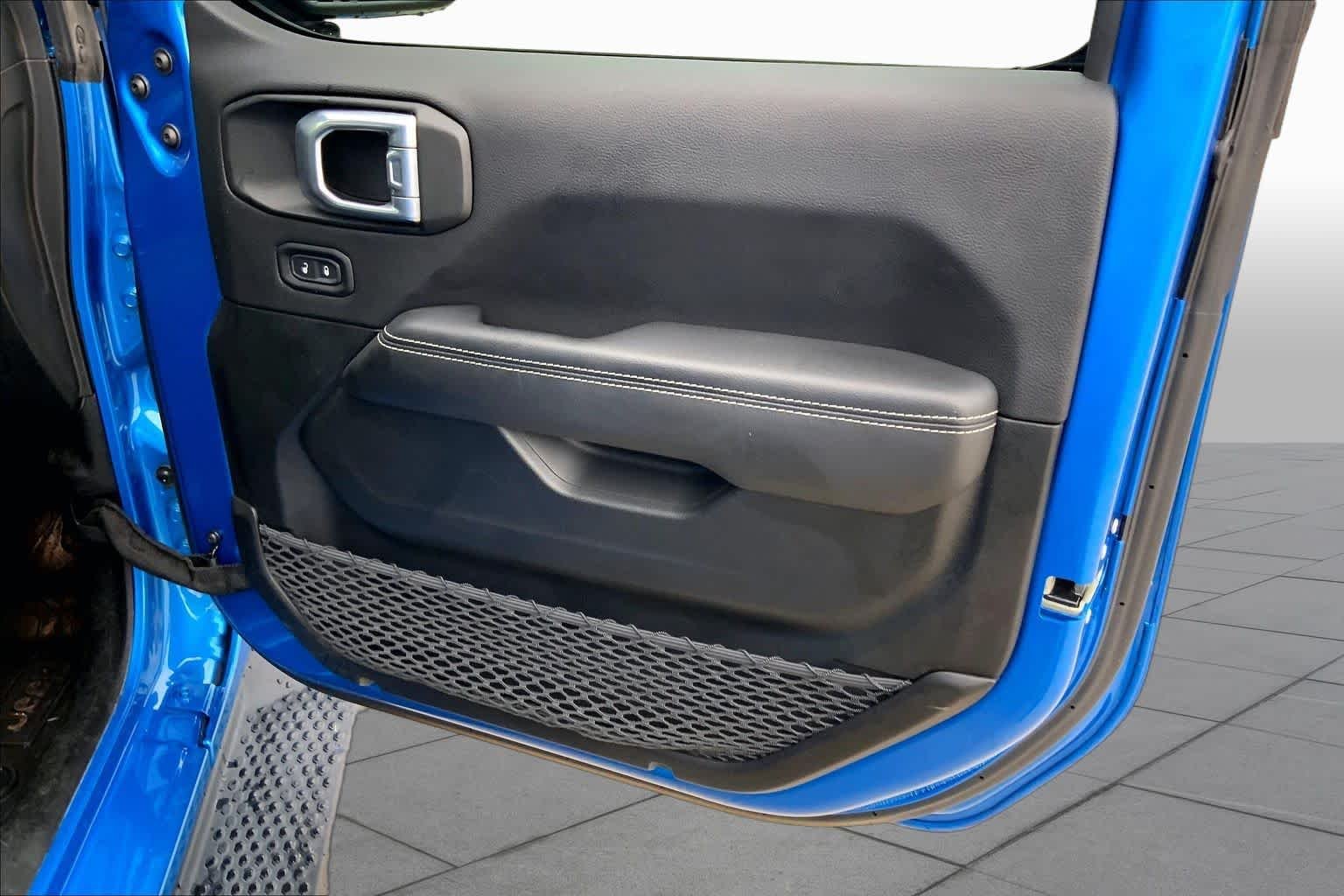Used 2023 Hydro Blue Pearl Coat Jeep Sahara image 22
