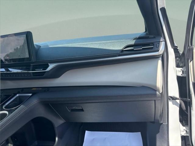 Certified Used 2026 WIND CHILL PEARL Toyota  image 25
