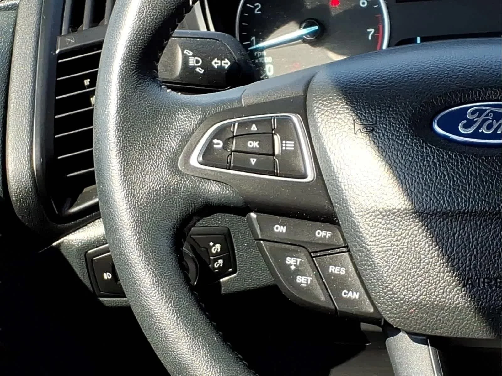 Used 2022 Diamond White Ford SES image 22