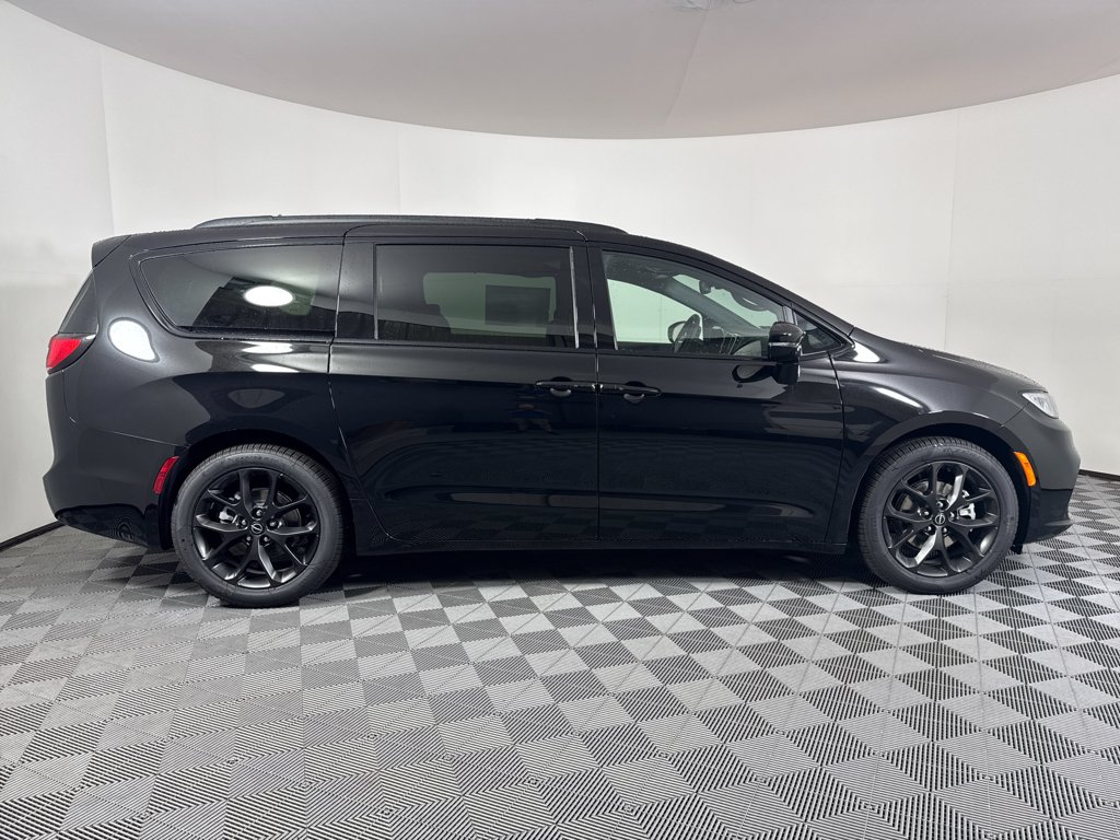 2026 Chrysler Pacifica Limited - Photo 19