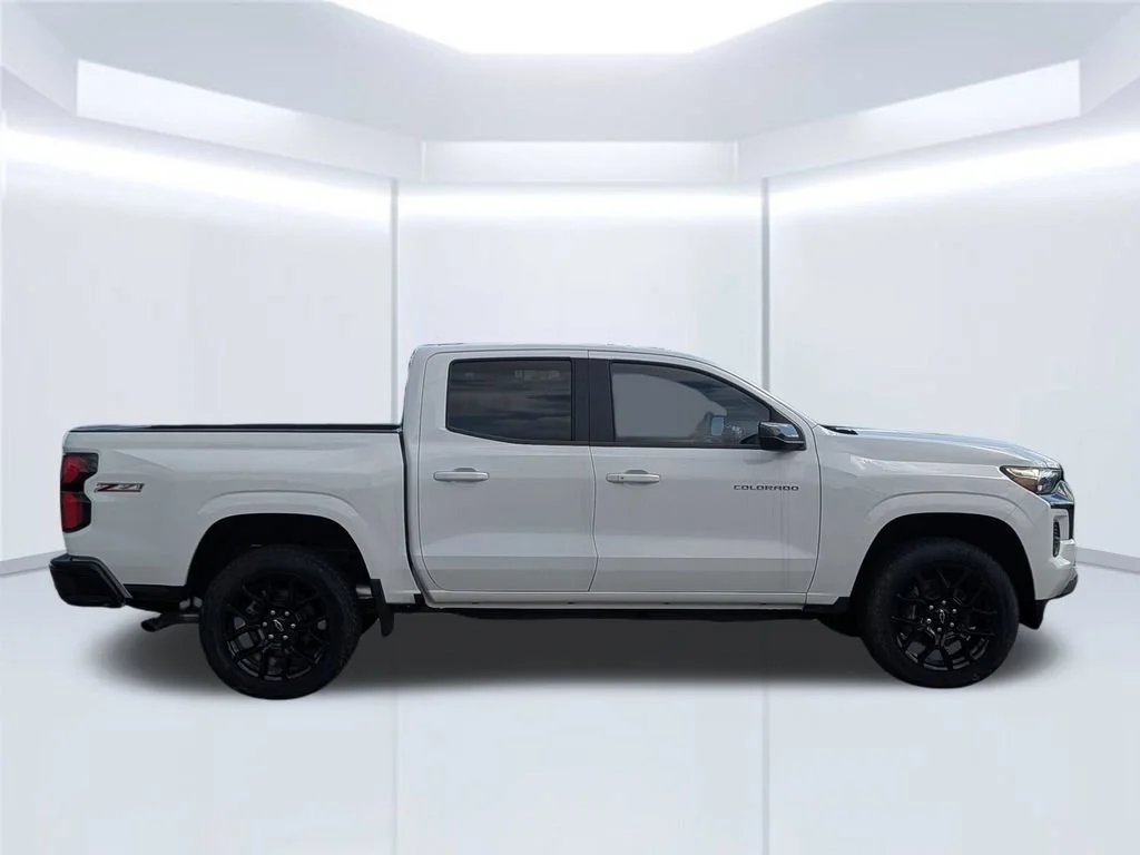 New 2025 Summit White Chevrolet Z71 image 7