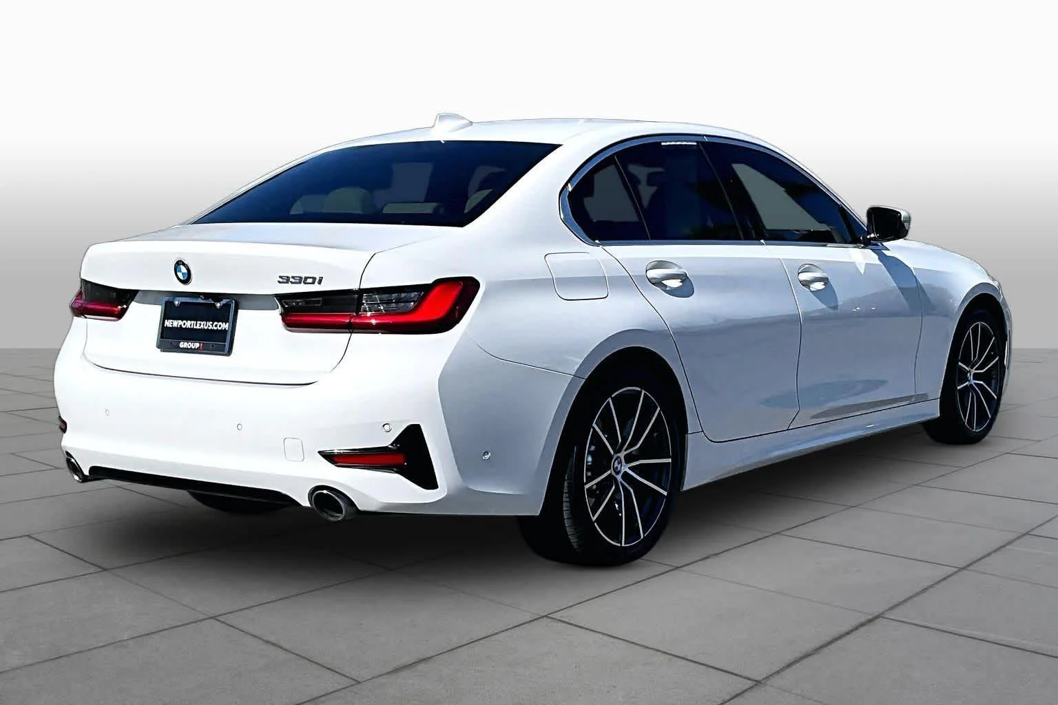 Used 2019 Alpine White BMW 330i image 12