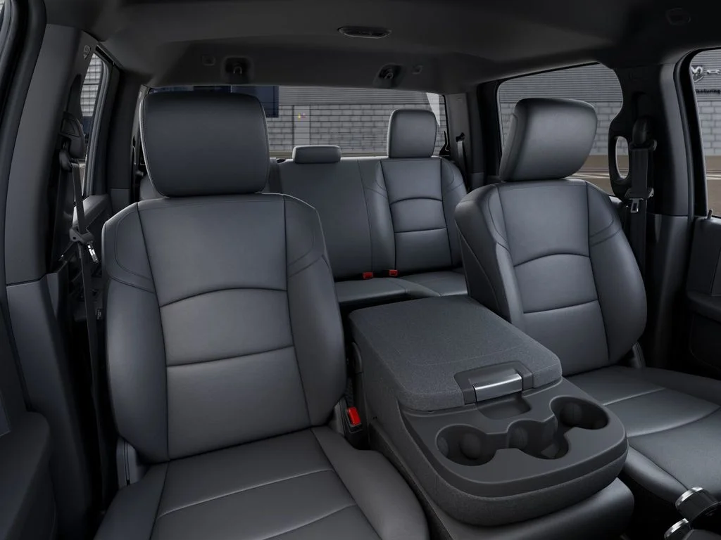 New 2026 Diamond Black Crystal Pearl-Coat Exterior Paint RAM Tradesman image 16