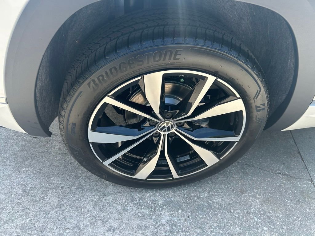 New 2026 White/off-white Volkswagen 2.0T SEL Premium R-Line image 25