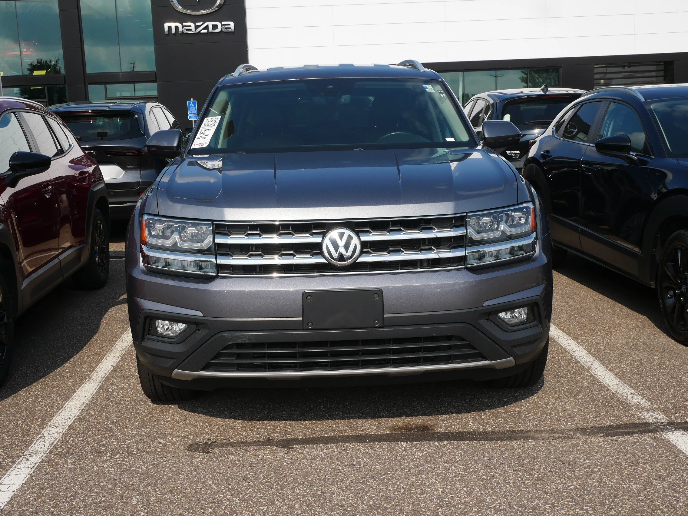 Used 2019 Volkswagen Atlas SE w/Tech with VIN 1V2UR2CA5KC548955 for sale in Brooklyn Center, Minnesota