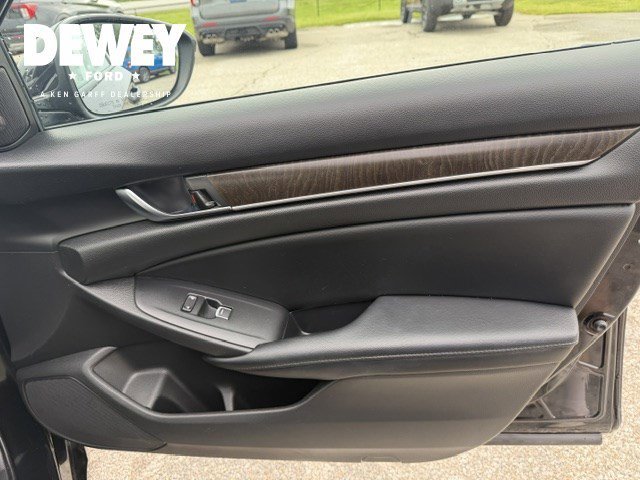 Certified Used 2018 Black Honda EX-L 1.5T image 31