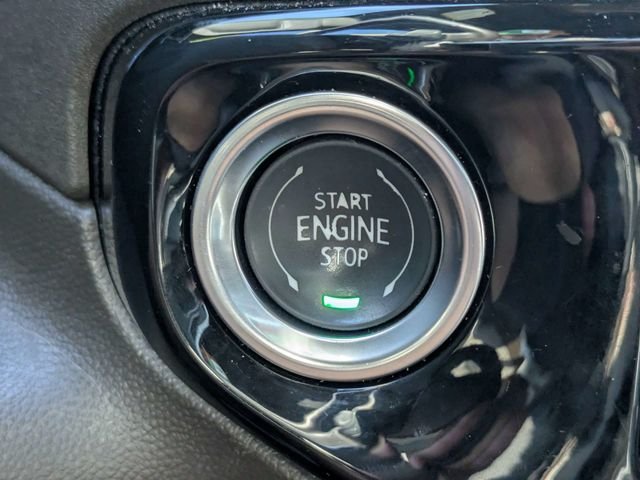 Used 2025 White GMC SLT image 30