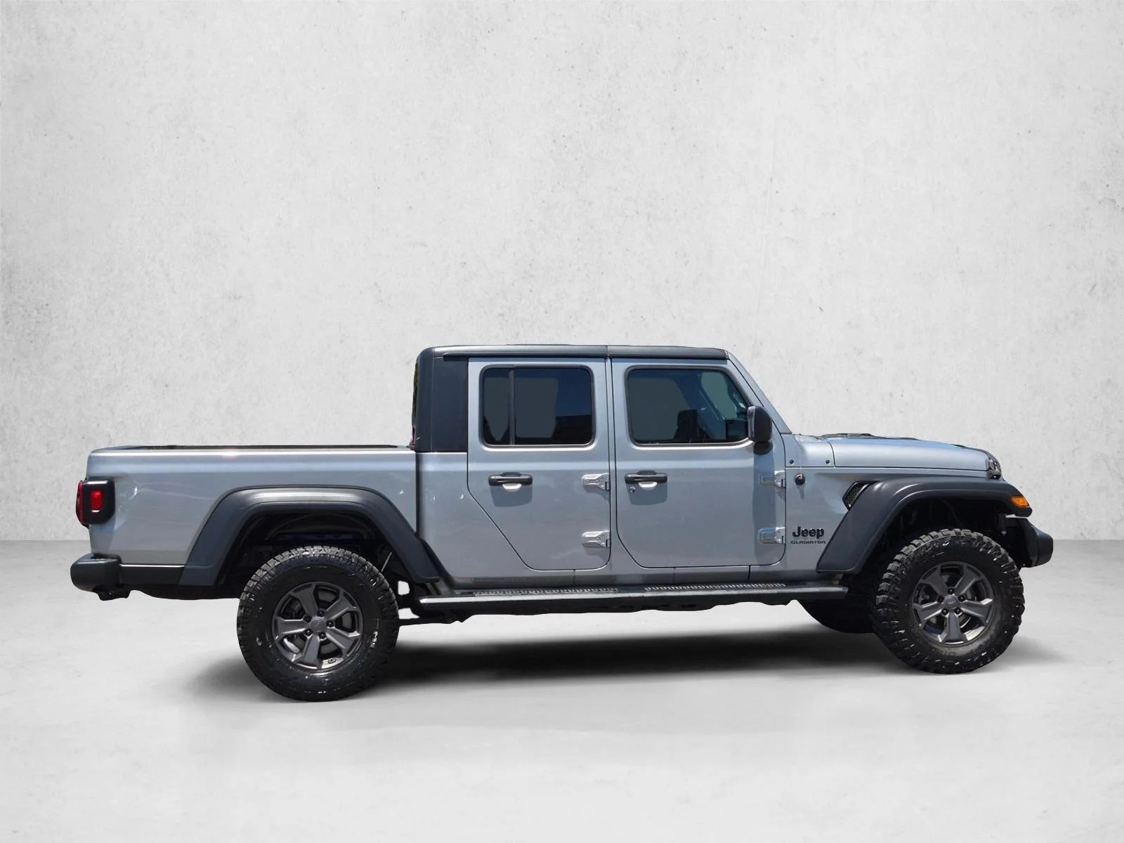 Used 2020 Billet Silver Metallic Clearcoat Jeep Sport S image 4