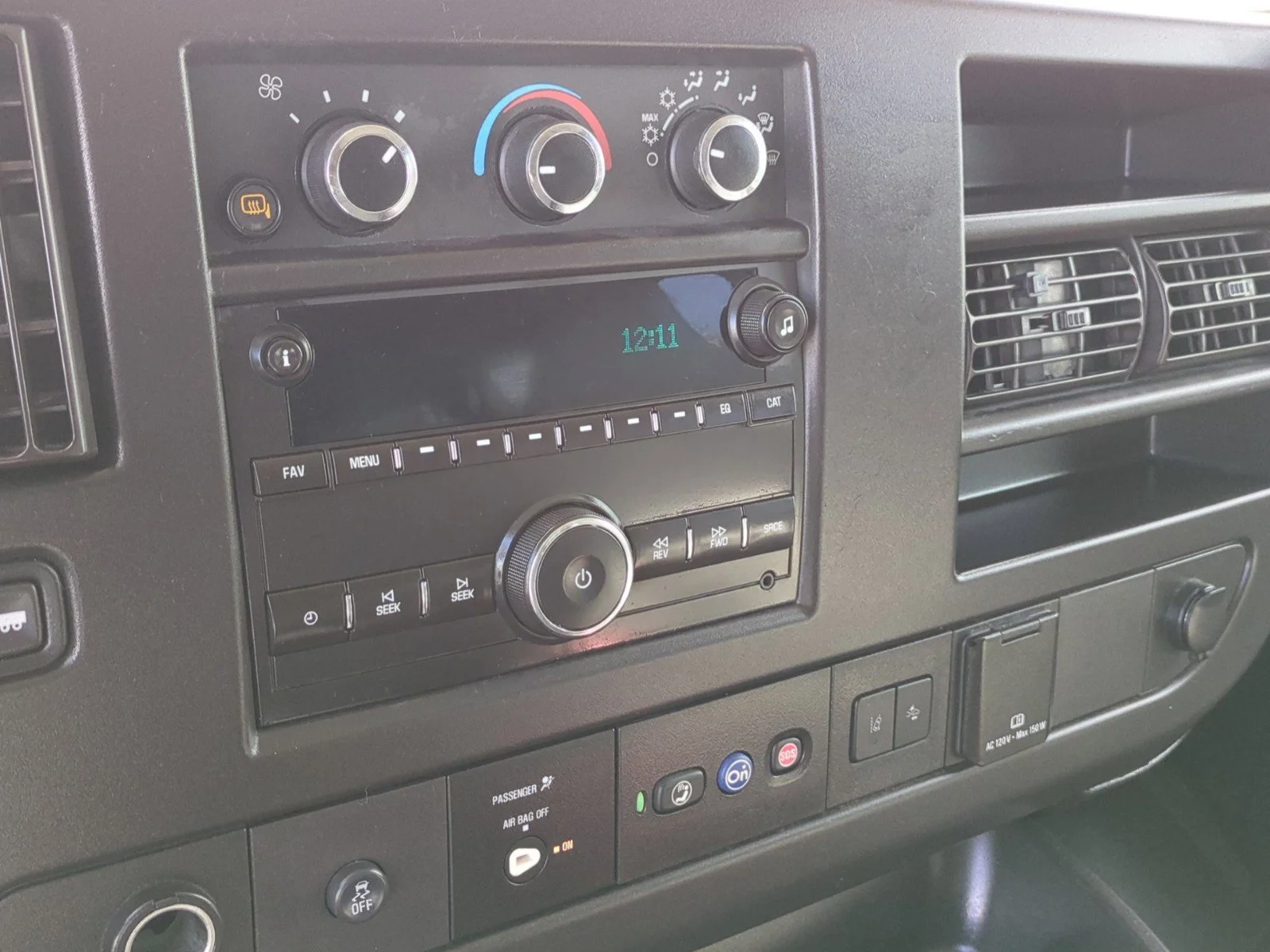2019 Chevrolet Express Passenger LT - Photo 27
