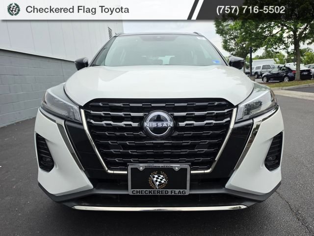 Used 2024 Aspen White Tricoat/Super Black Nissan SR image 12