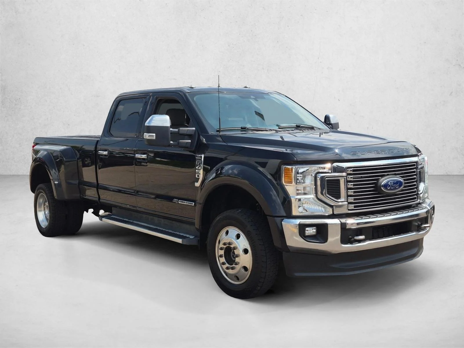 Certified Used 2022 Agate Black Metallic Ford XLT image 3