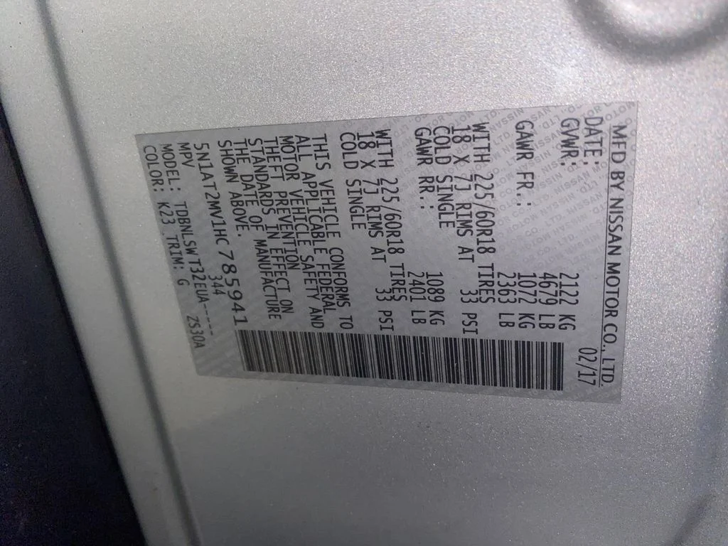 Used 2017 Silver Nissan SL image 27