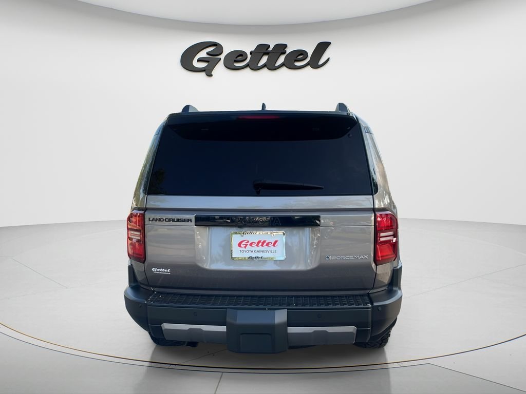 Used 2025  Toyota Base image 6