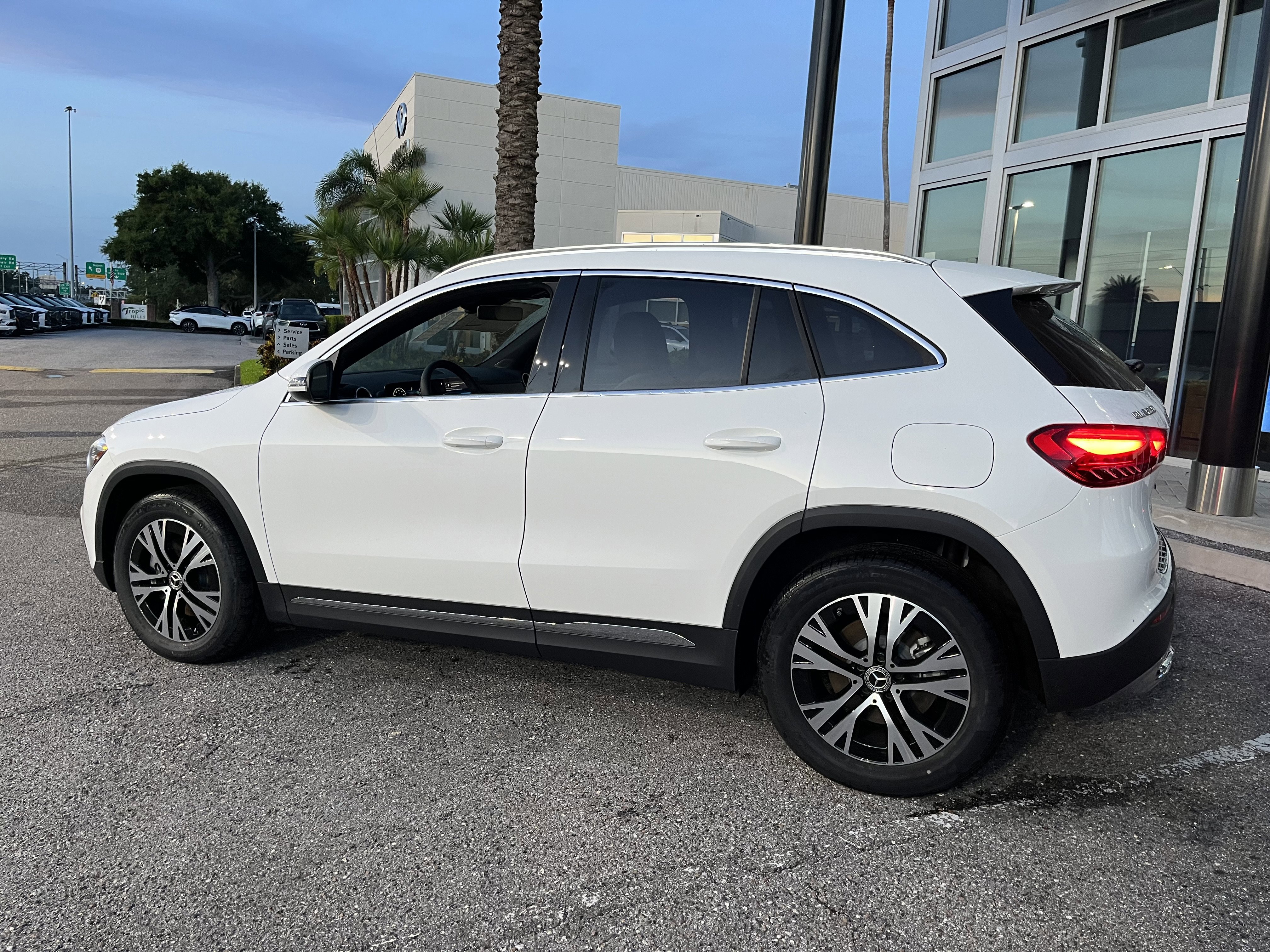 New 2026 POLAR WHITE Mercedes-Benz GLA 250 image 4