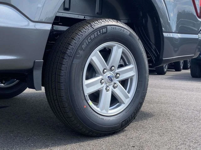 New 2026 Carbonized Gray Metallic Ford XLT image 19