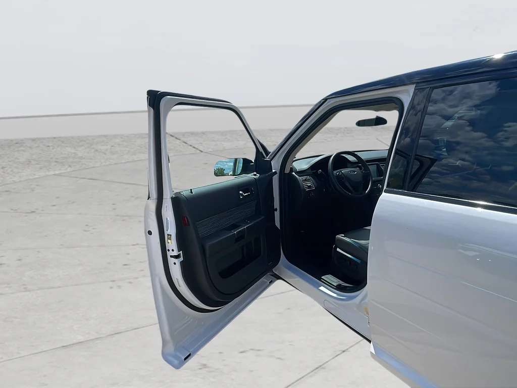 Used 2019 White Ford SEL image 34
