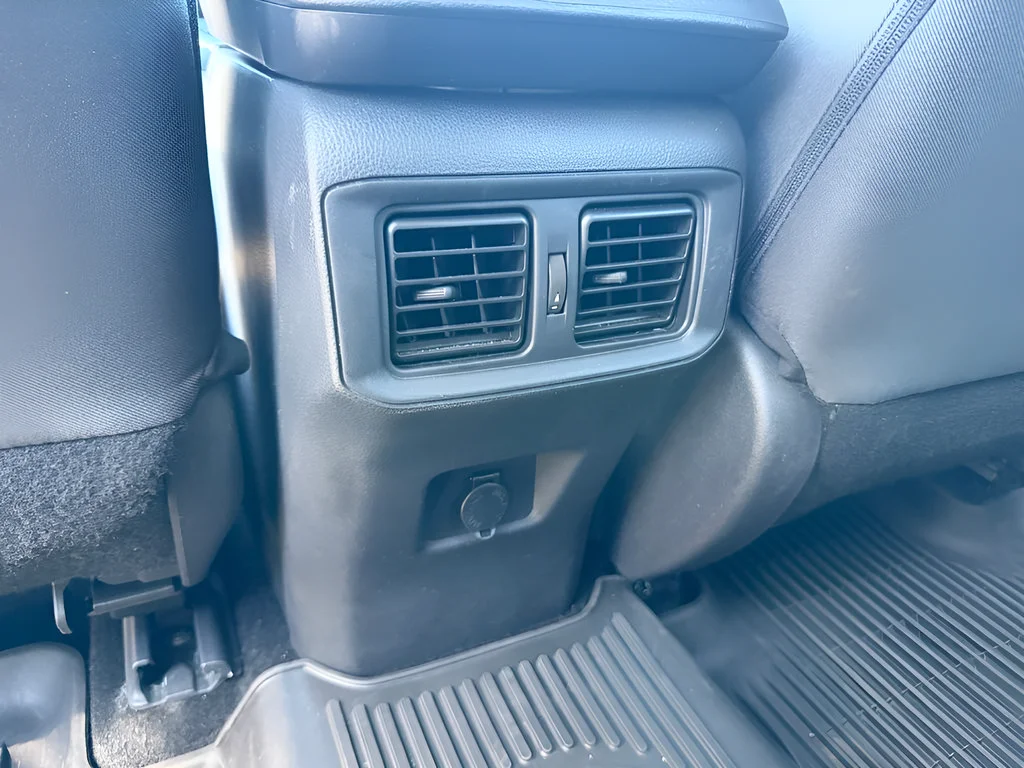 2024 Toyota RAV4 LE - Photo 24