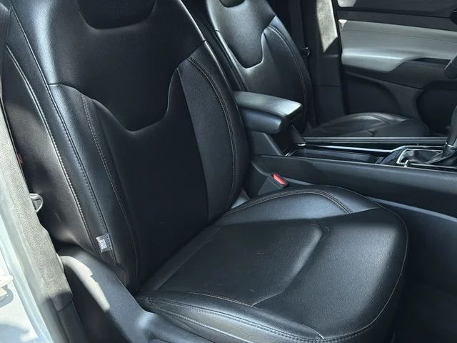 Used 2024 Silver Jeep Limited image 33