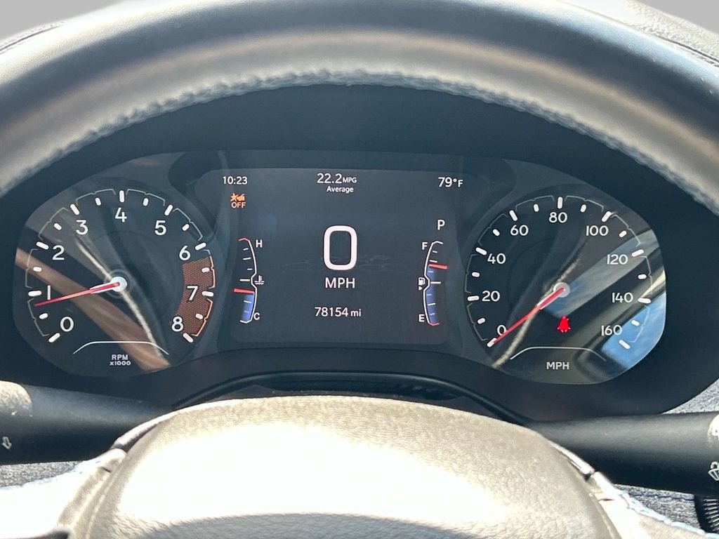 Used 2022 White Jeep Latitude image 23