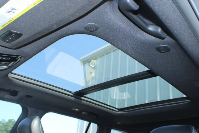 Used 2022 Diamond Black Crystal Pearlcoat Jeep Overland image 7