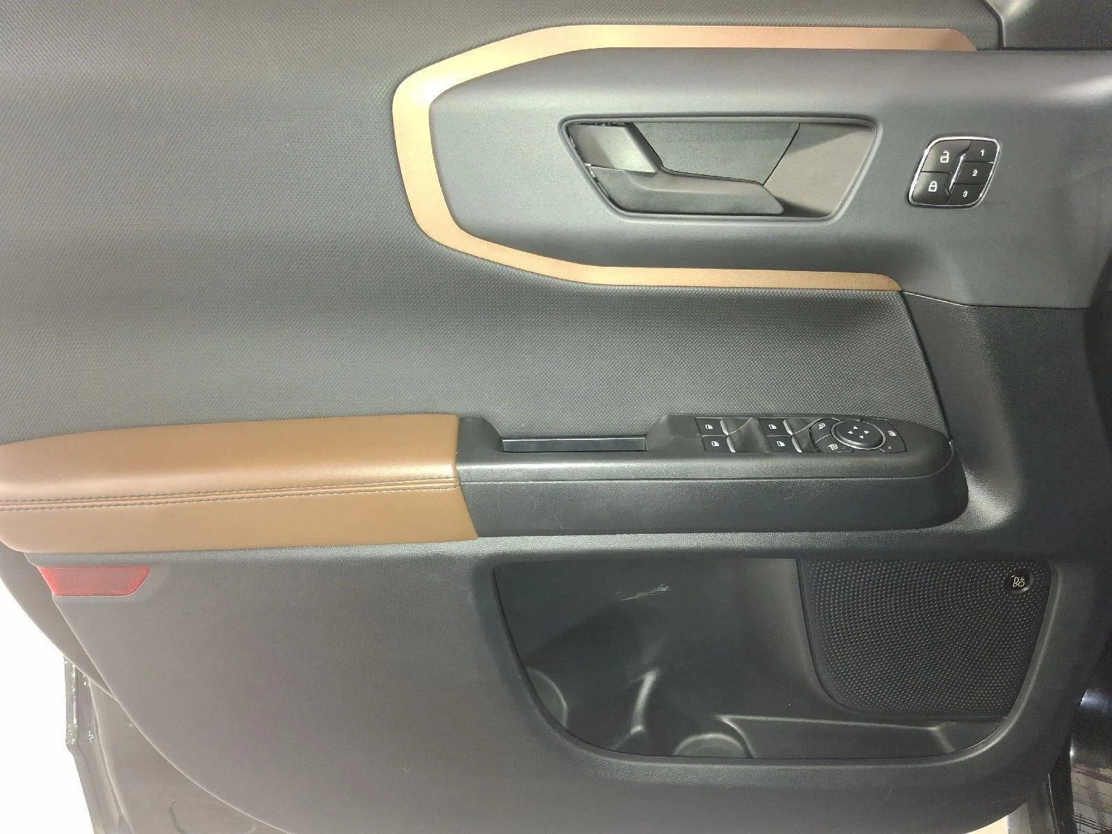 Used 2023 Shadow Black Ford Outer Banks image 9