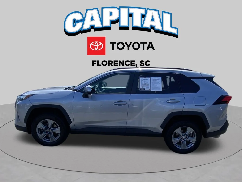 Used 2022 Silver Toyota XLE image 3