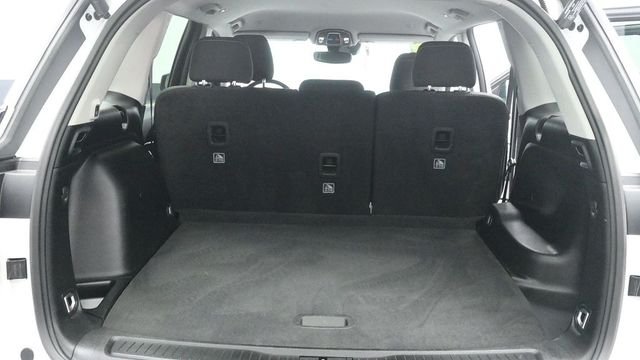 Used 2022 White Jeep Laredo image 18
