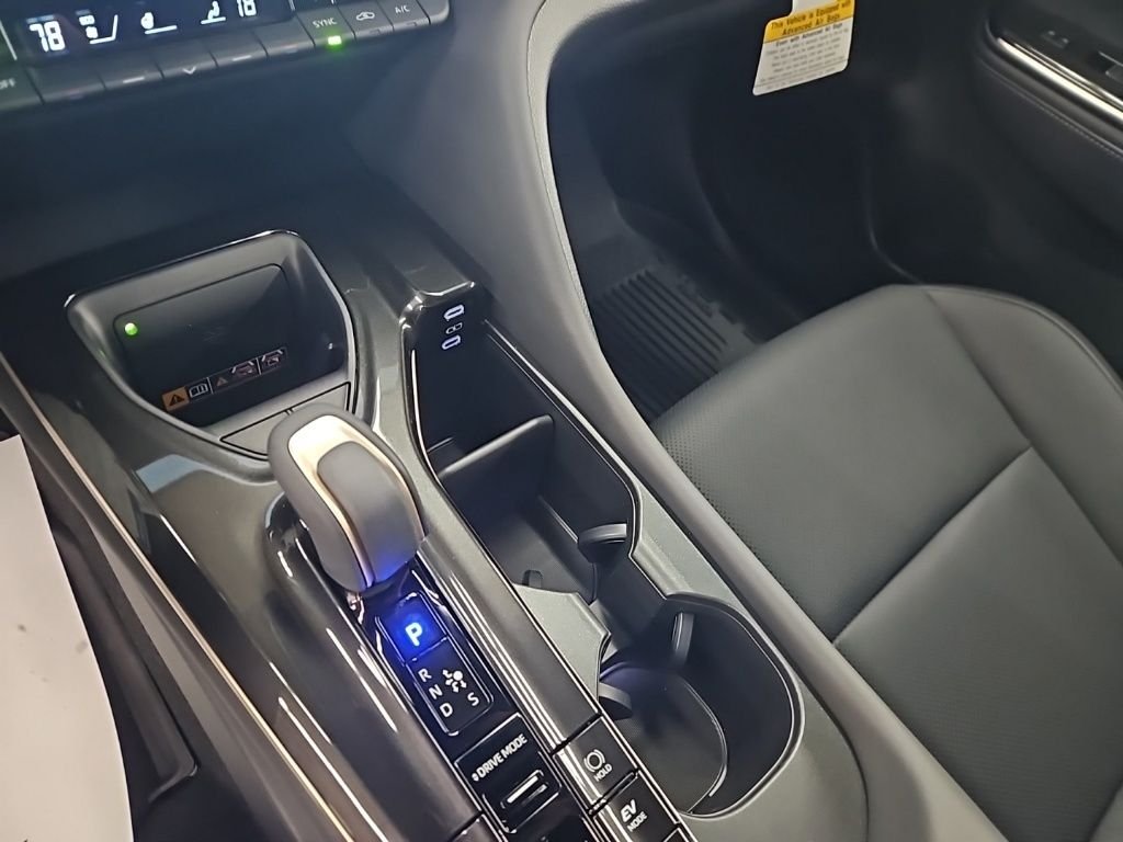 2025 Toyota Crown Signia XLE - Photo 25