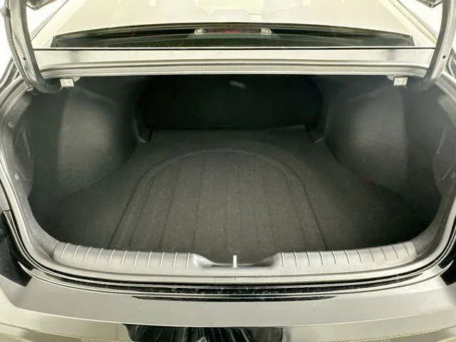 New 2026 Hyundai ELANTRA SE