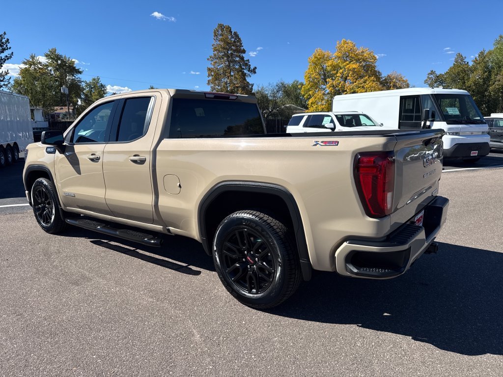 Used 2023 DESERT SAND METALLIC GMC Elevation image 3