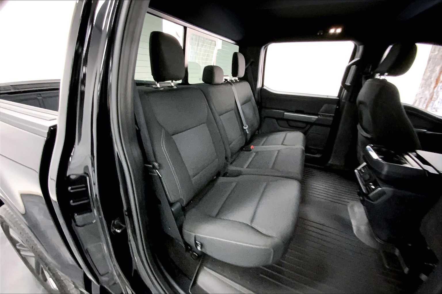 Used 2022 Agate Black Metallic Ford XLT image 17