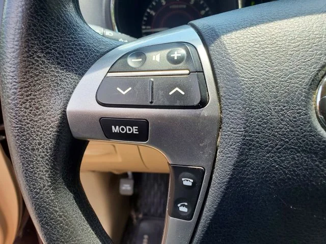 Used 2013 Red Toyota Base image 21