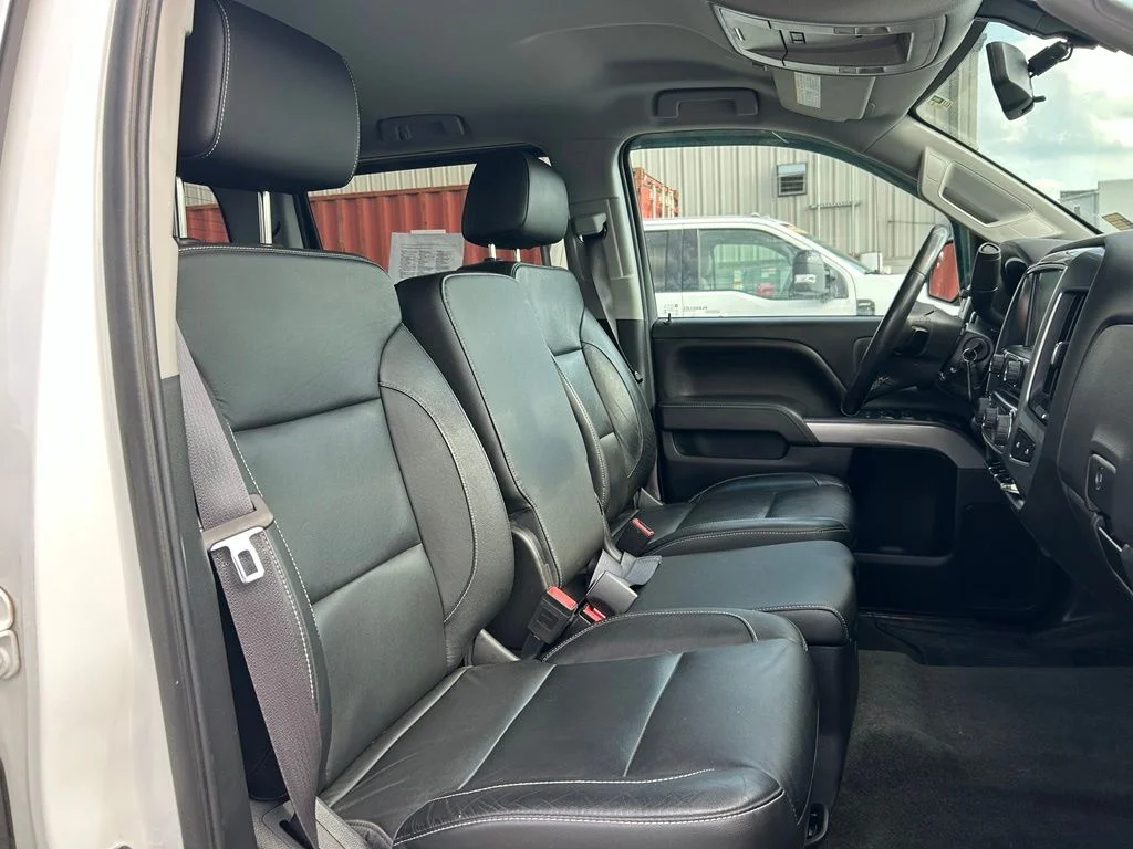 Used 2016 Summit White Chevrolet LT image 27