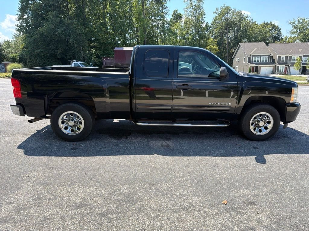 Used 2011 Black Chevrolet LT image 3