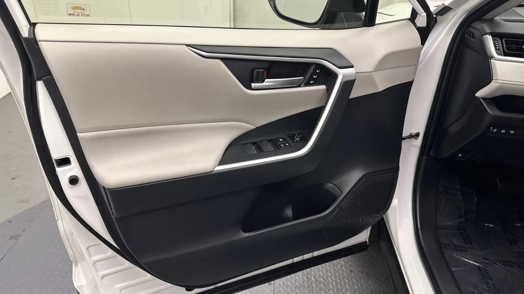 Certified Used 2025 Beige Toyota XLE Premium image 15