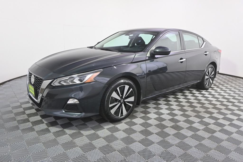 Used 2021 Nissan Altima SV with VIN 1N4BL4DV3MN317041 for sale in St. Louis Park, Minnesota