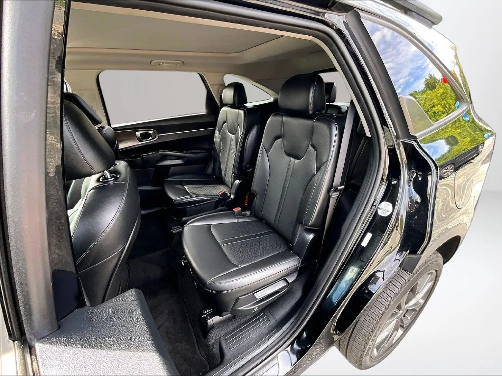 Used 2023 Black Kia X-Line EX image 27