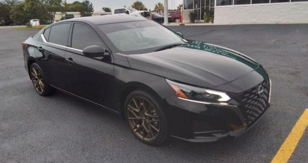 2025 Nissan Altima 2.5 SR's photo